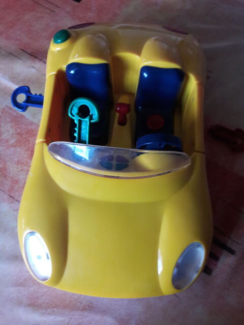 Petite  voiture jaune.jouet enfant  . 15  15 Bizanos (64)