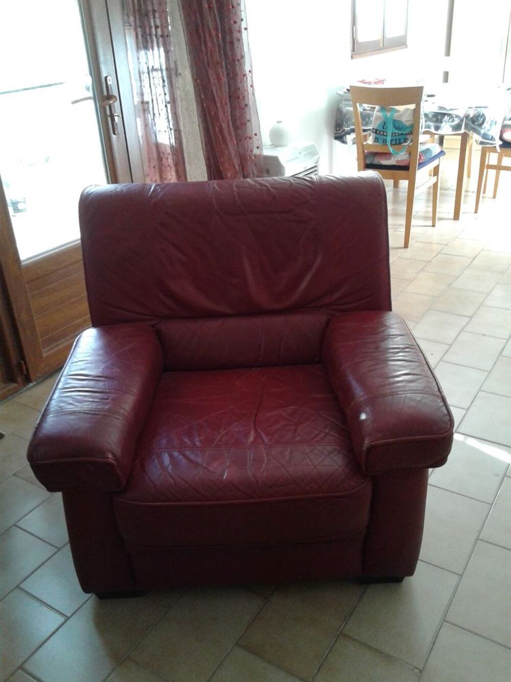 FAUTEUIL EN CUIR ROUGE Meubles