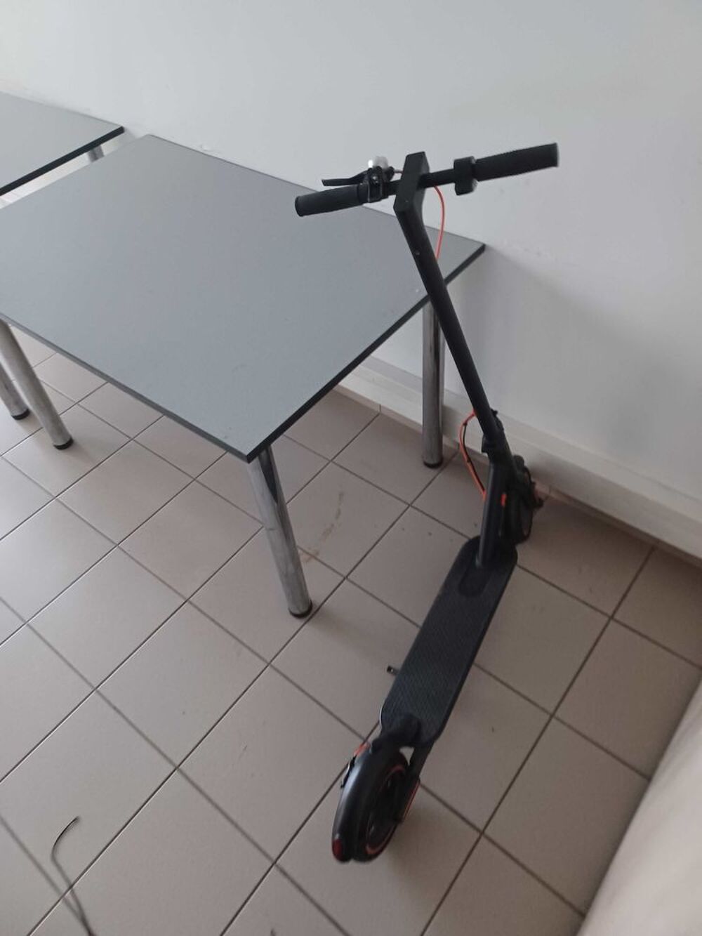 trottinette &eacute;lectrique sans chargeur Vélos