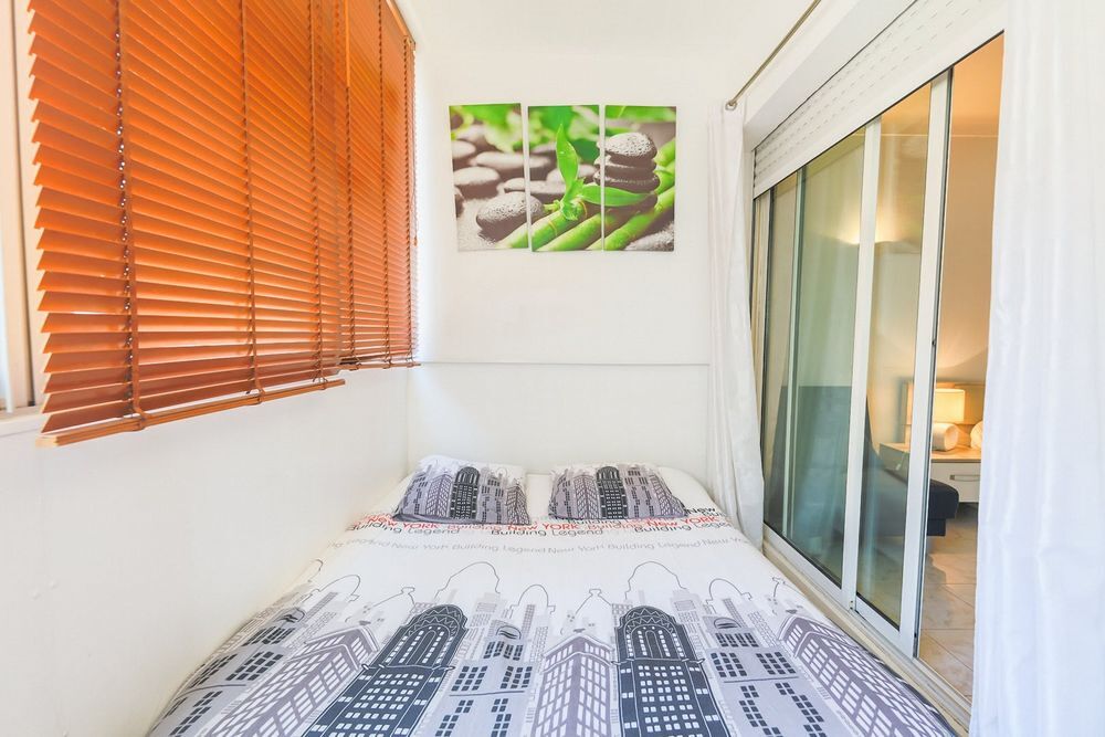 Location Appartement BEL APPARTEMENT FRONT DE MER A JUAN LES PINS PARKING SECURIS Antibes