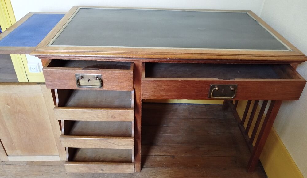 Bureau/secr&eacute;taire de m&eacute;tier ancien en bois marron fonc&eacute; Meubles