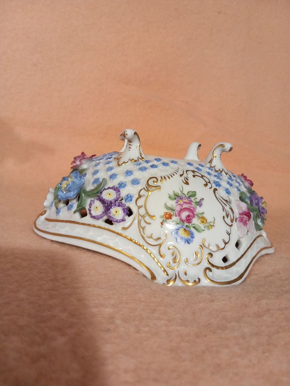 Plat de bonbons en porcelaine de Dresden (Allemagne) Décoration