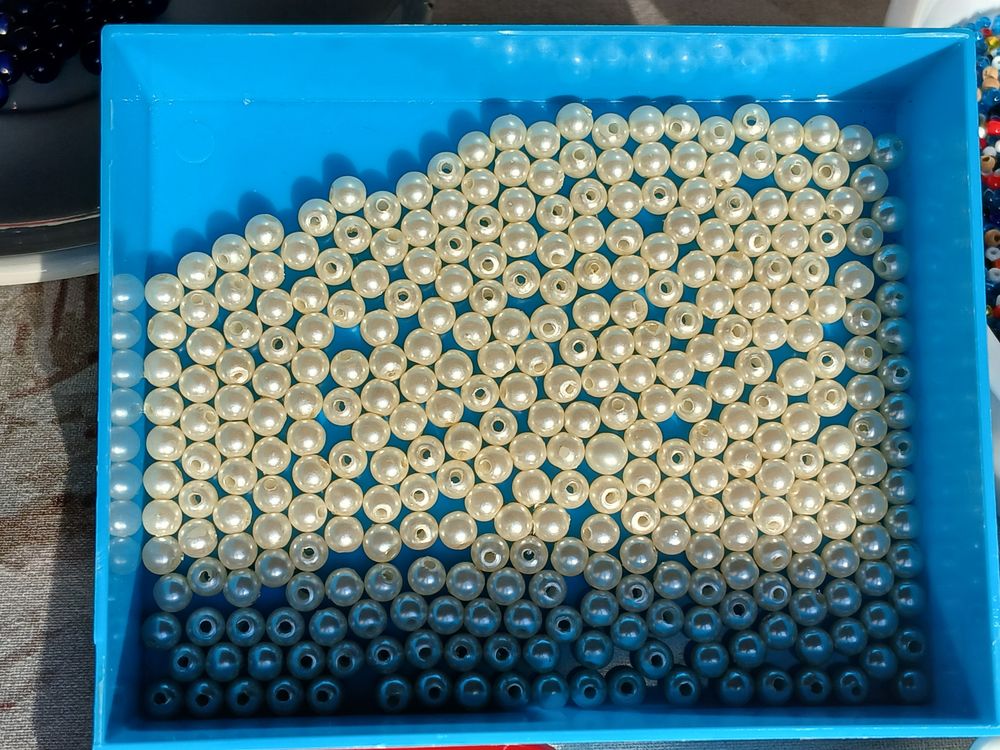 LOT DE PERLES POUR ENFANTS Jeux / jouets