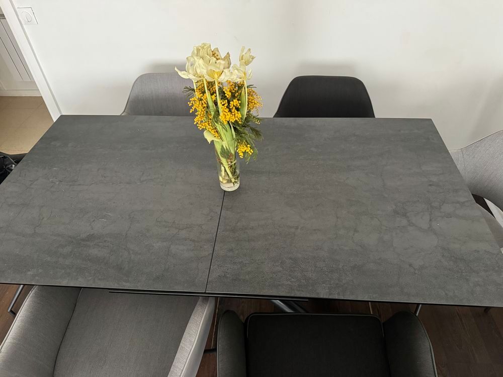 Table &agrave; manger en c&eacute;ramique extensible gris fonc&eacute; et noir pour 6 &agrave; 8 personnes Meubles