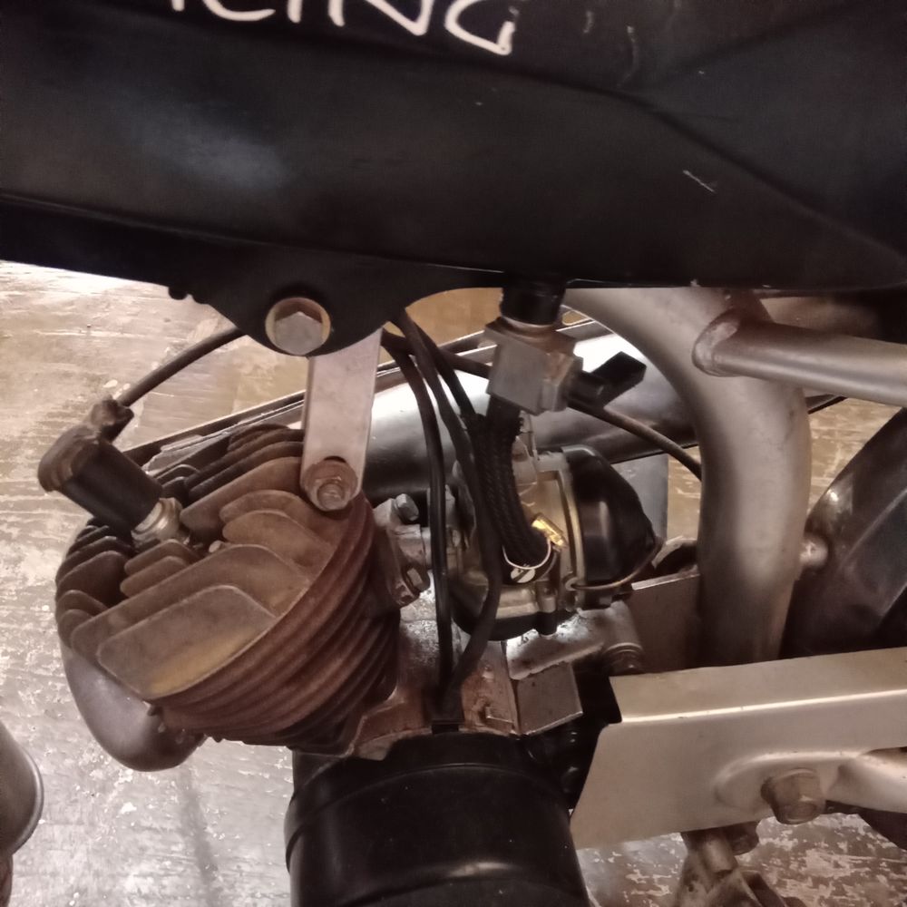 Petite moto chopper de 1975 