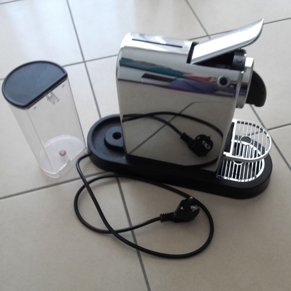 Machine nespresso Electroménager