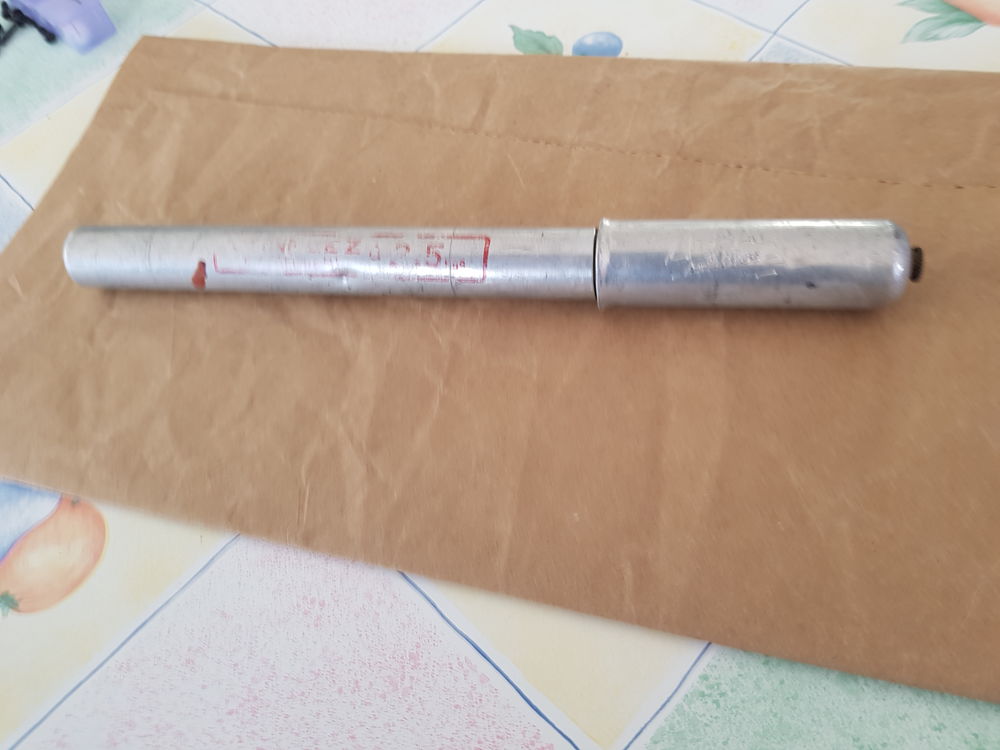 Pompe &agrave; v&eacute;lo manuelle RETRO 1950 TBE Vélos