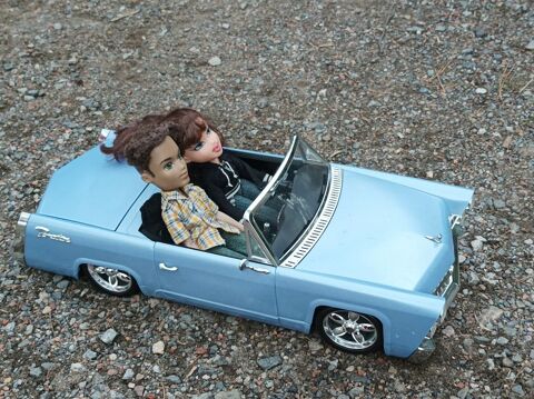 Cabriolet Bratz vintage avec radio FM et deux poupes Bratz 35 Le Quesnoy (59)