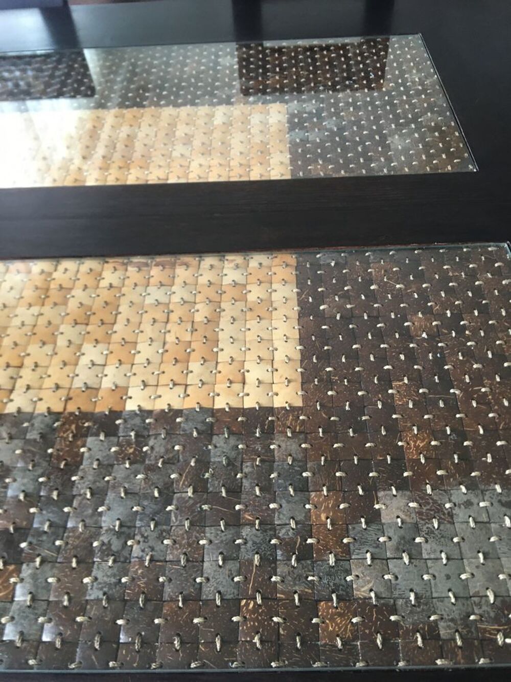 Table contemporaine sign&eacute;e Meubles