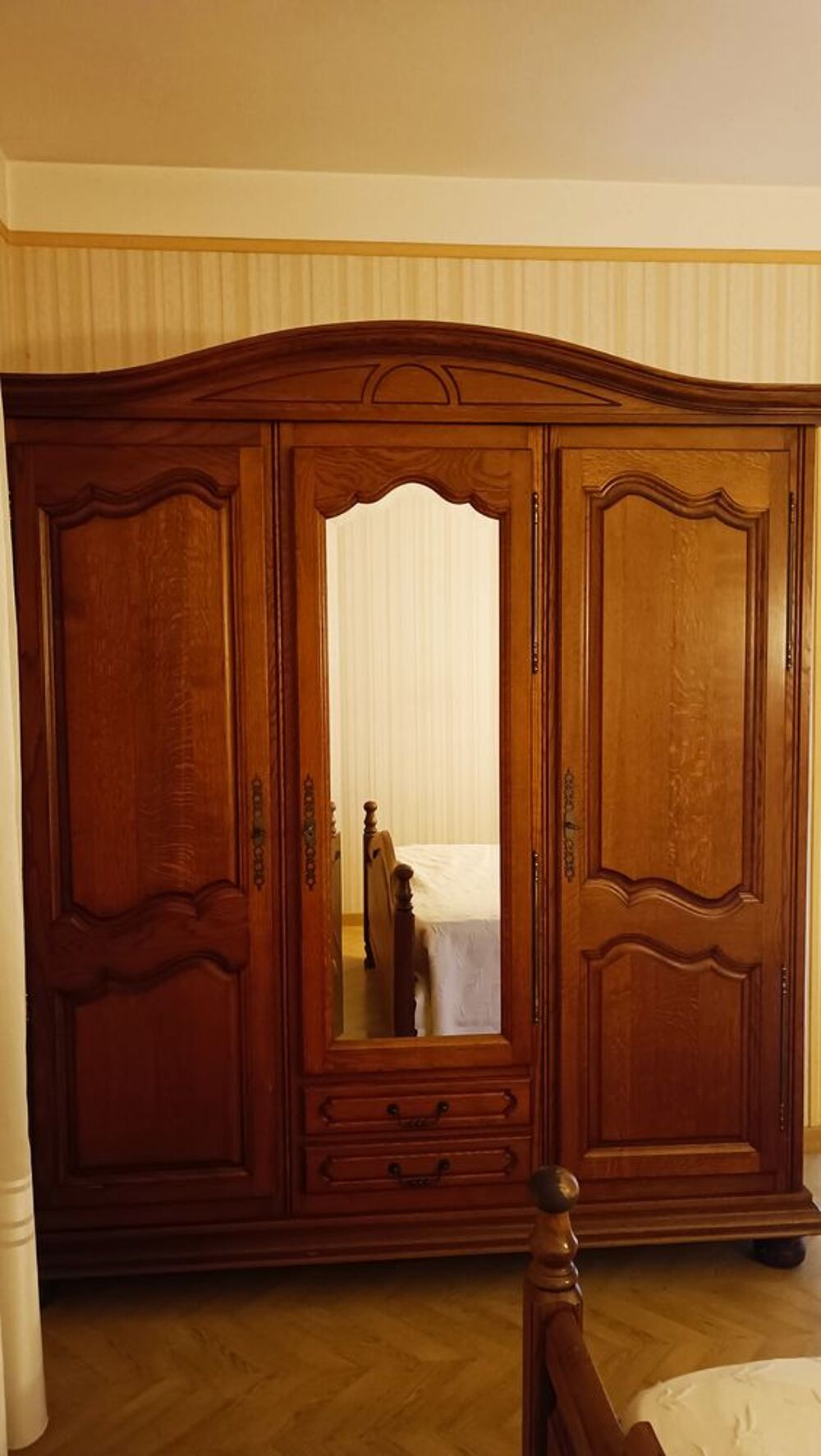 chambre en ch&ecirc;ne tr&egrave;s bon &eacute;ta Meubles