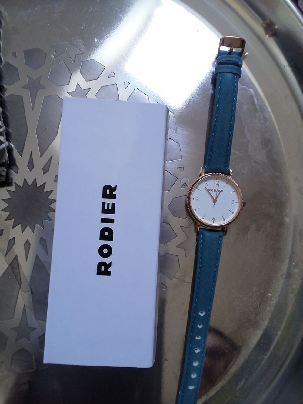 trois montres femme Bijoux et montres
