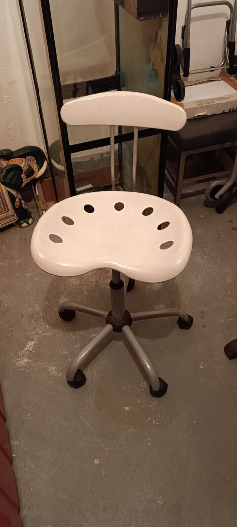 Chaise de bureau 30 Cap-d'Ail (06)