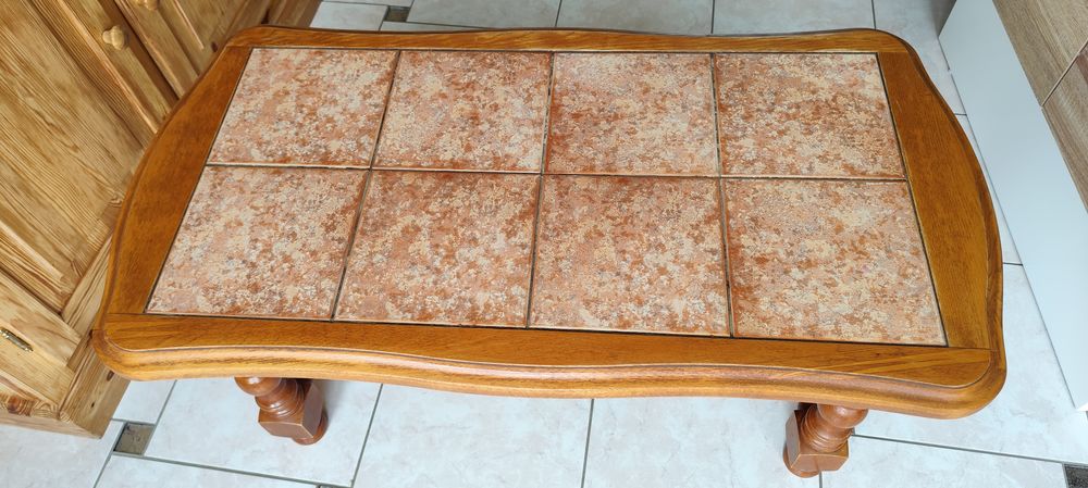 table basse en bois dessus carrel&eacute; Meubles