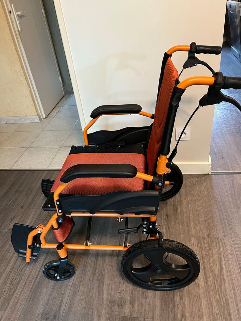 fauteuil roulant pliable Meubles