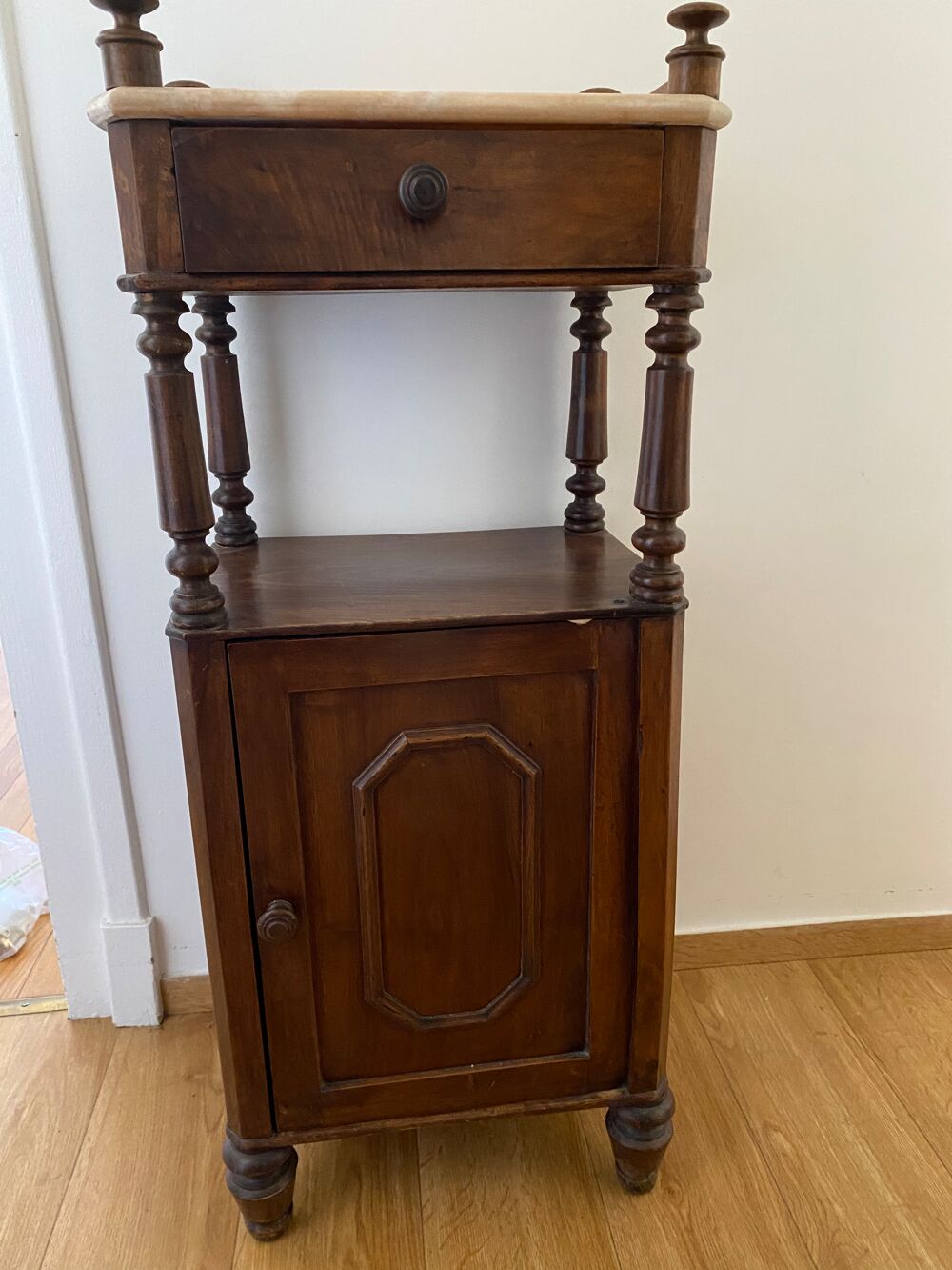 2 tables de chevet anciennes Meubles