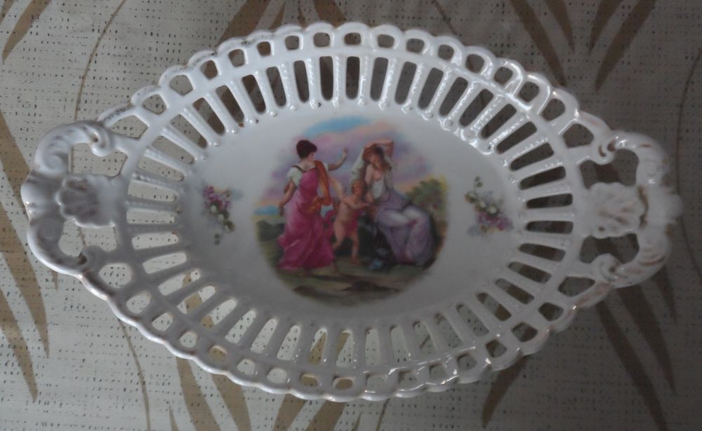 2 assiettes neuves Madame Monsieur en porcelaine surlign&eacute;es Cuisine