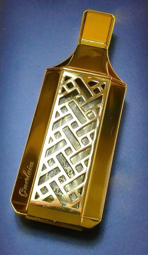 Coque de parfum Guerlain.
15 Montargis (45)