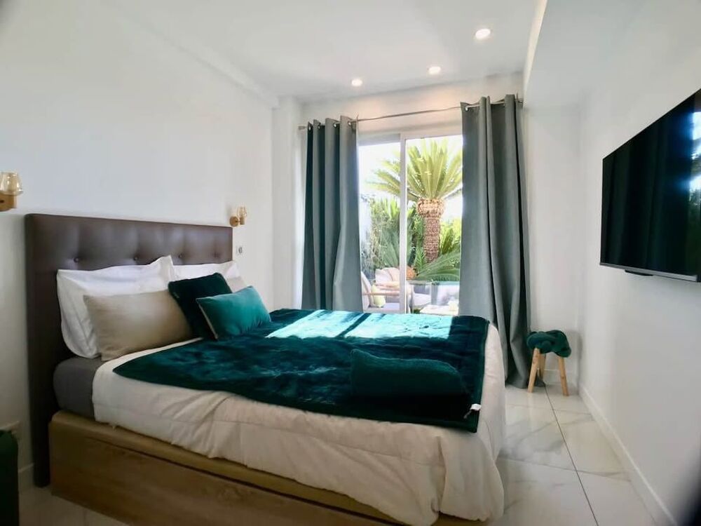 Vente Appartement Appartement haut de gamme 3 pièces avec piscine, jardin & Parking - Résidence Standing - Front de mer Vallauris