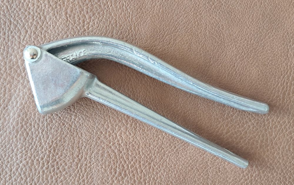 presse ail en m&eacute;tal inox 
longueur 14 cm
Cuisine