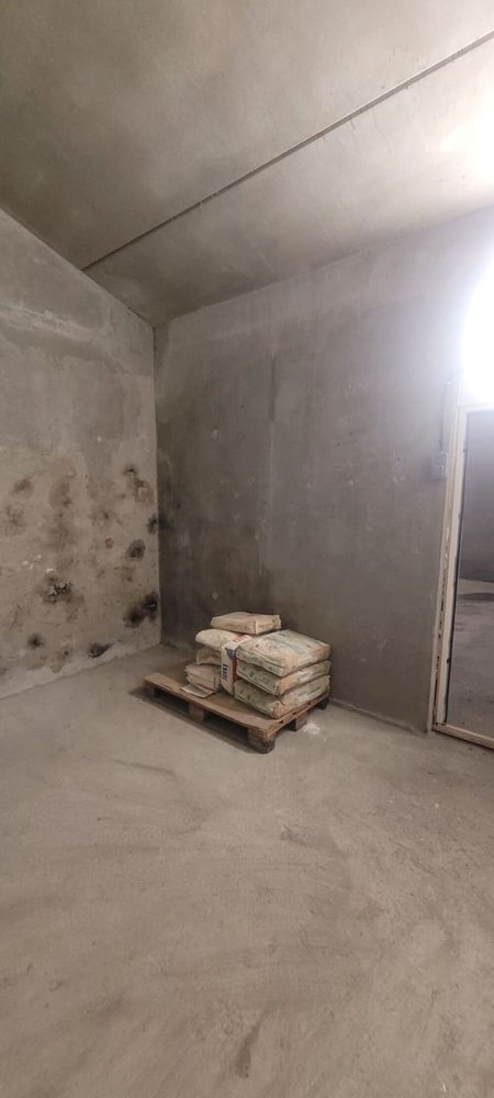 Vente Remise/Grange Rangement 12 M² au centre de la station de Ste Foy. Sainte-foy-tarentaise