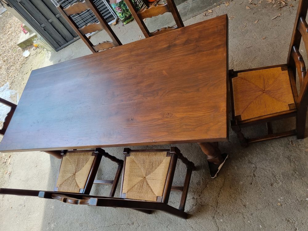 Grande table en ch&ecirc;ne massif avec 6 chaises Meubles