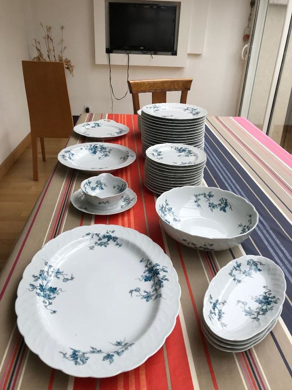 Service de Vaisselle BERNARDAU LIMOGES : 35 Pi&egrave;ces
Cuisine