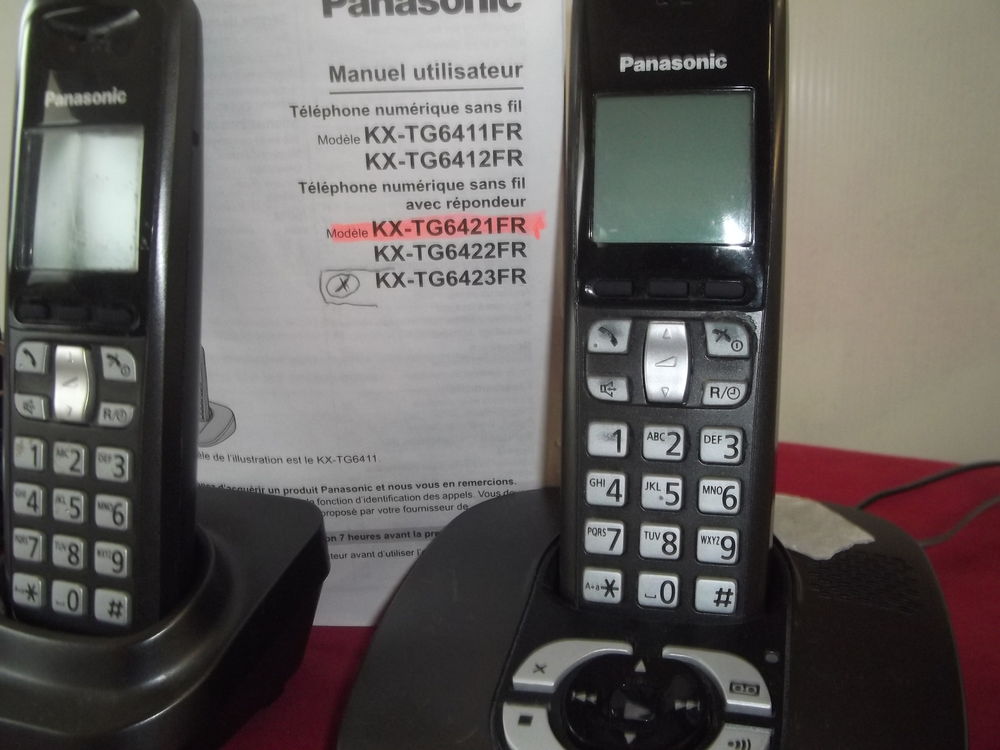 un ensemble telephone 4 combin&eacute;s+ un r&eacute;pondeur T�l�phones et tablettes