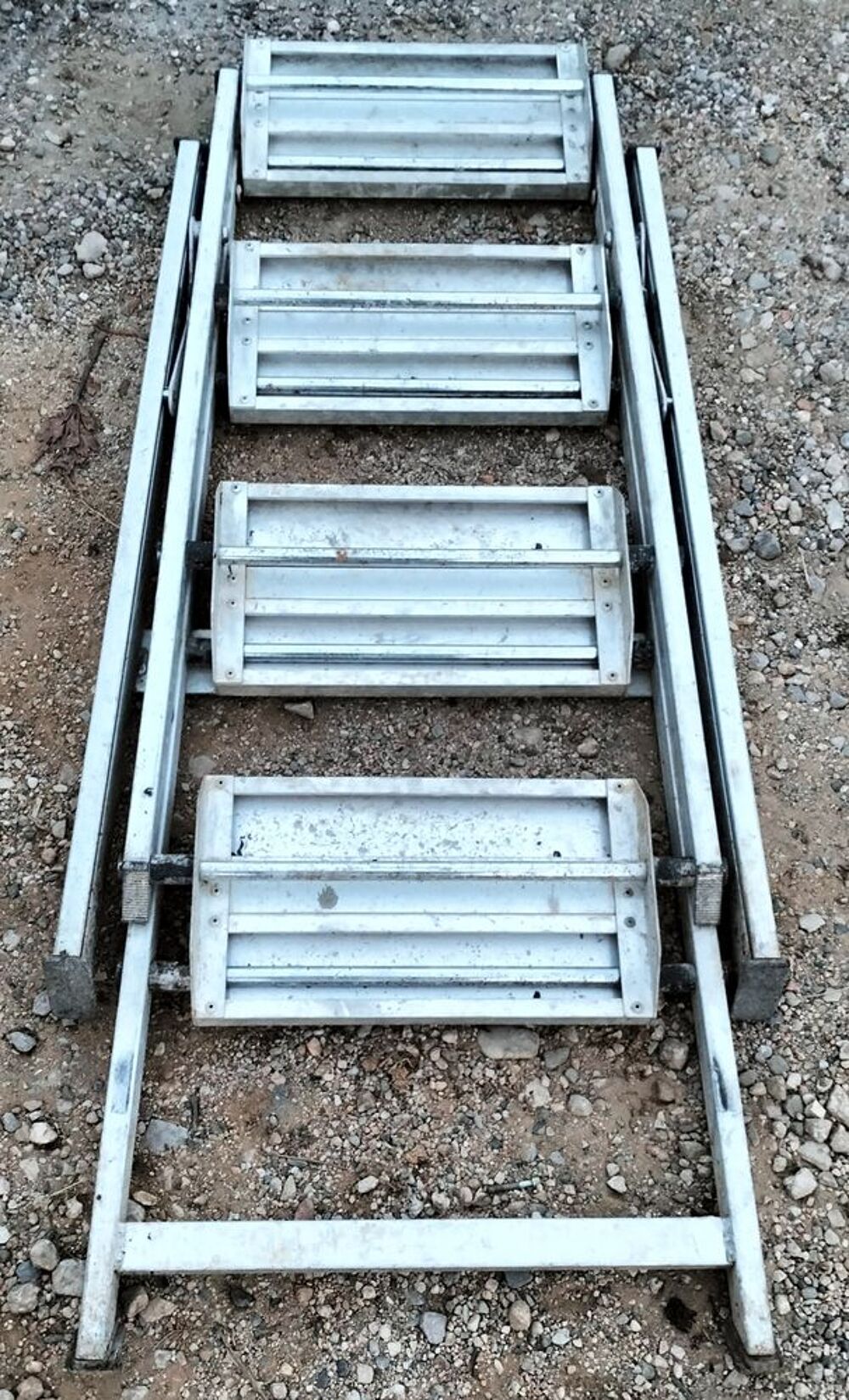 escalier podium 4 marches pliant aluminium Bricolage