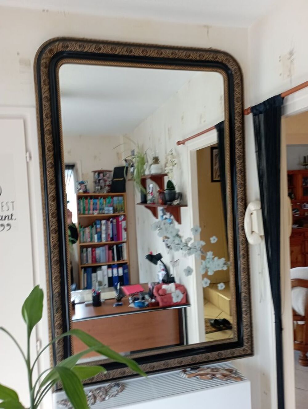 tr&egrave;s beau MIROIR , avec un cadre noir, miroir ancien Dcoration