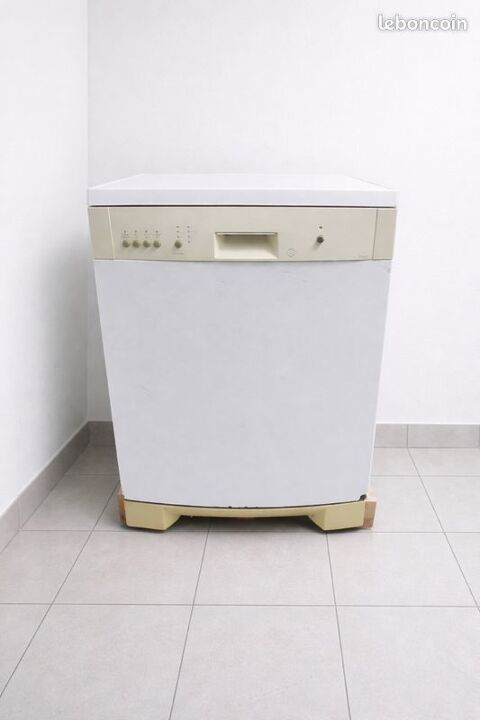 Lave-vaisselle Vedette ASF2643A, Pompe remplac� 145 La Seyne-sur-Mer (83)