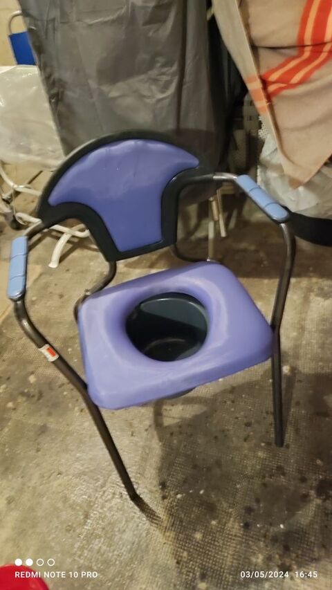 Chaise percée. 0 25310 Abbvillers