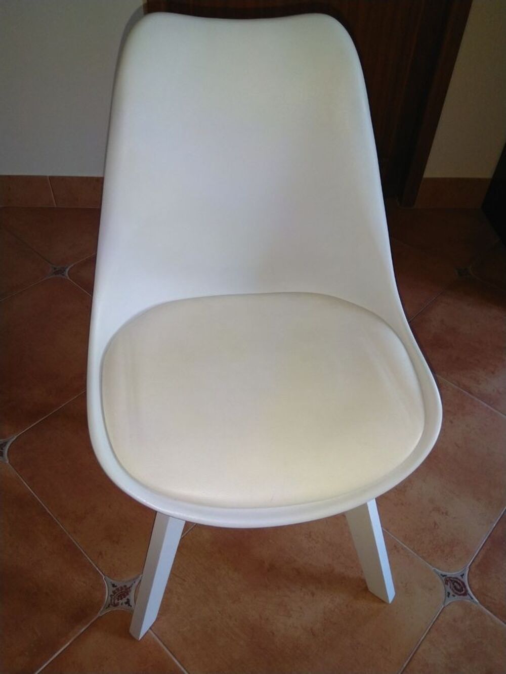 Chaise blanche Meubles