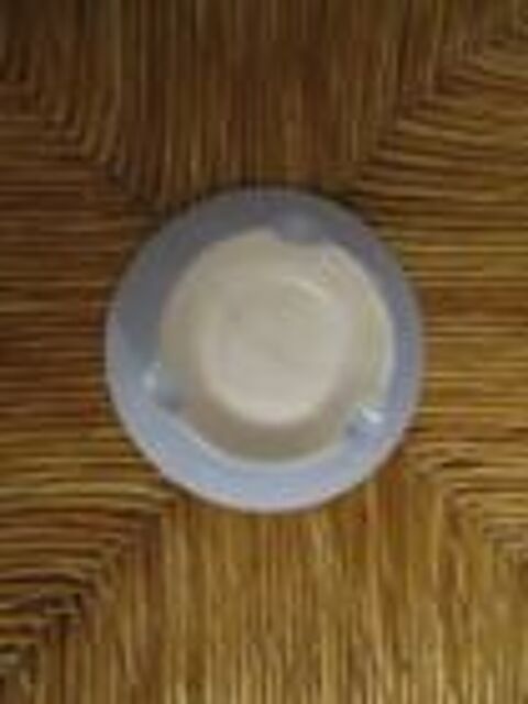 Petit cendrier bleu tres clair et blanc 0 M�rignies (59)