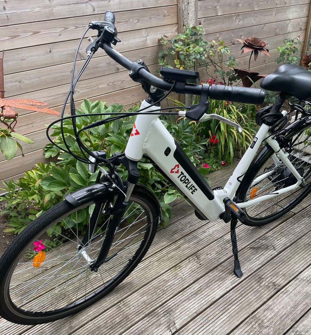v&eacute;lo &eacute;lectrique blanc Vélos