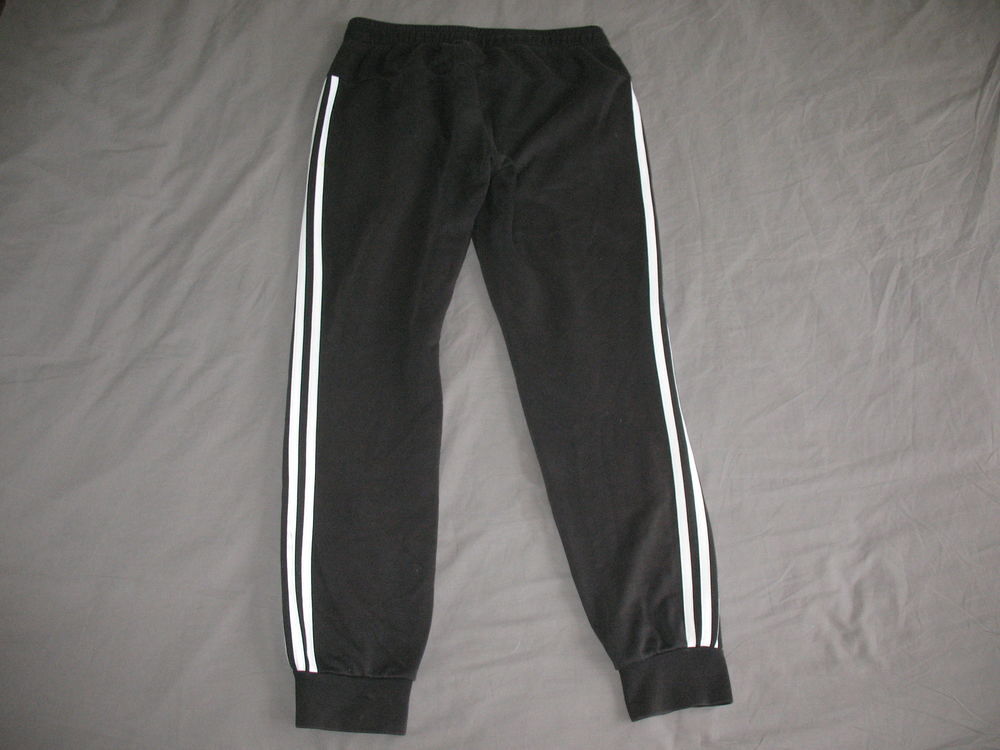 pantalon jogging Adidas taille S
Vêtements