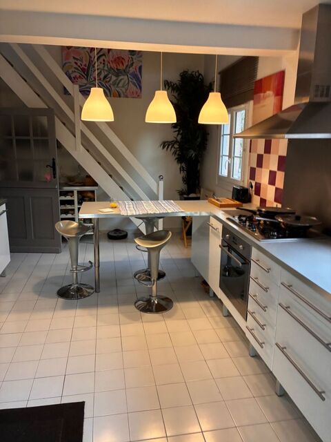 Bar avec 3 tabourets de bar monte et baisse. 80 Septfonds (82)