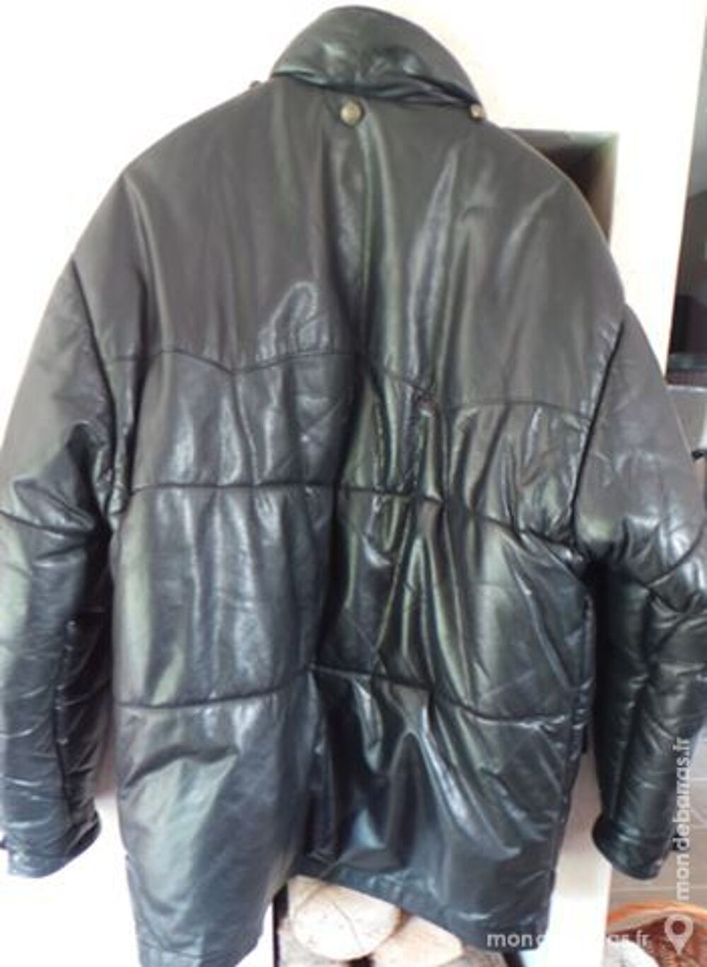 Veste doudoune en cuir taille M Vêtements
