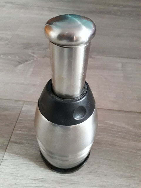 HACHOIR A OIGNON OU AUTRE EN INOX. 4 Fr�vent (62)