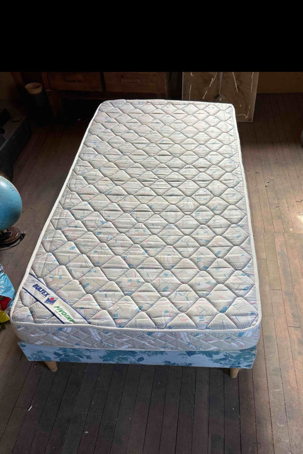 Donne 3 sommiers &agrave; lattes 90 cm et un matelas bultex. Meubles