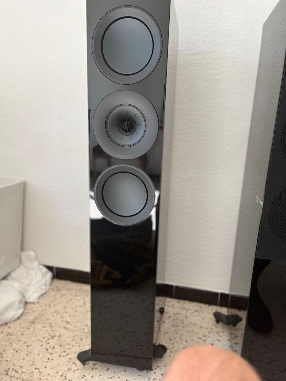 Paire d'enceintes tr&egrave;s haute qualit&eacute; KEF R5 Meta Audio et hifi