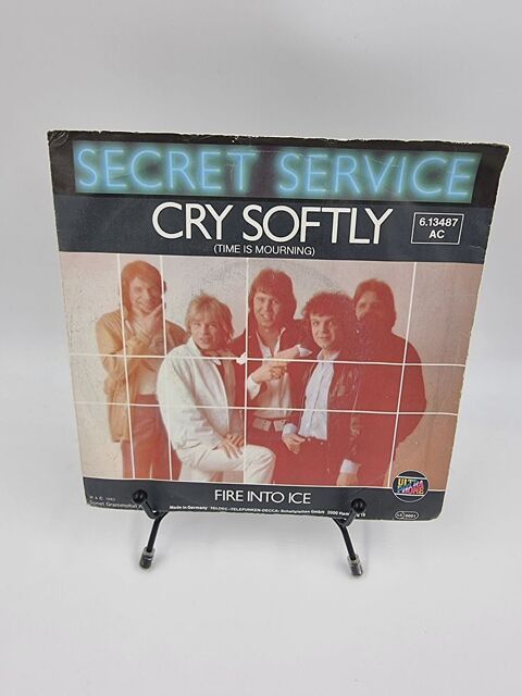 Vinyle 45 tours Secret Service : Cry Softly (Time is...) 1 Vulbens (74)