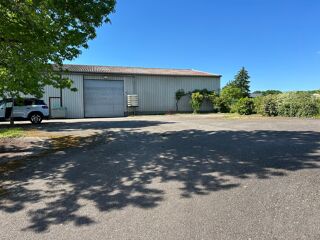 Parking / Garage  louer 320 m