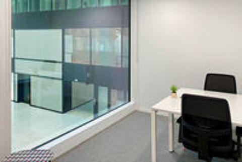   De magnifiques bureaux sur mesure pour 3 personnes à Spaces Shake Building  