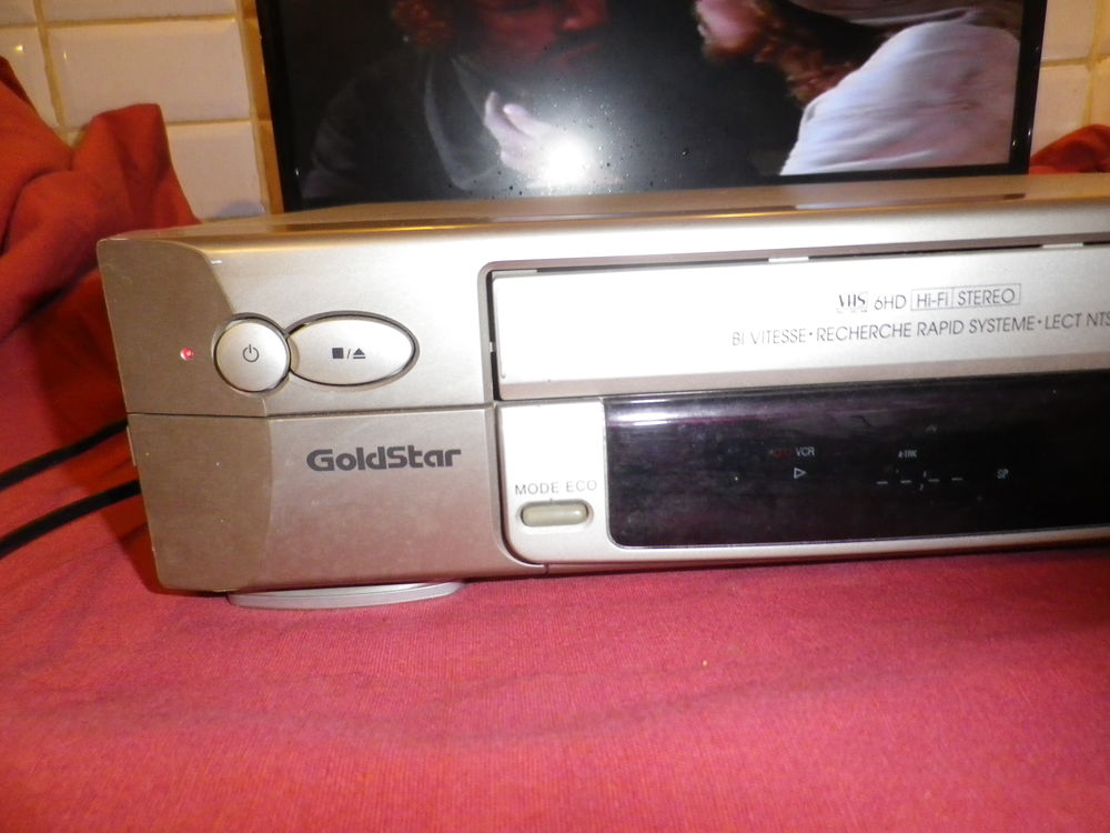 MAGN&Eacute;TOSCOPE VHS GOLDSTAR R64 Photos/Video/TV