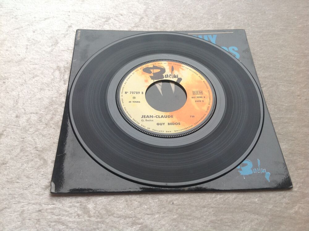 GUY BEDOS ENGLISH SPOKEN Envoi Possible
CD et vinyles