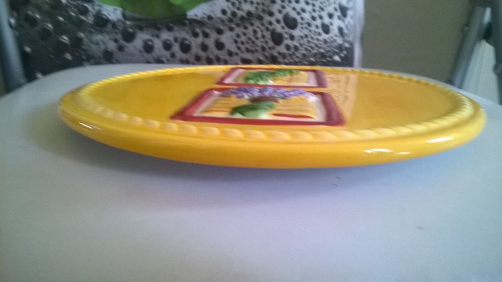 Dessous de plat jaune 
ETE
20 cm de diam&egrave;tre
2 cm de haut
Cuisine