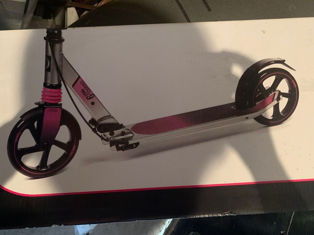 Trottinette Oxelo MID9 rose pliable avec b&eacute;quille + casque - Sports