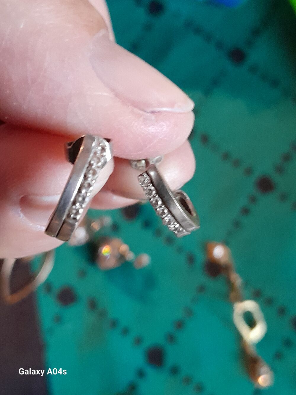 Diverses boucles d'oreilles plaqu&eacute; or argent 2 euros l'unit&eacute; Bijoux et montres
