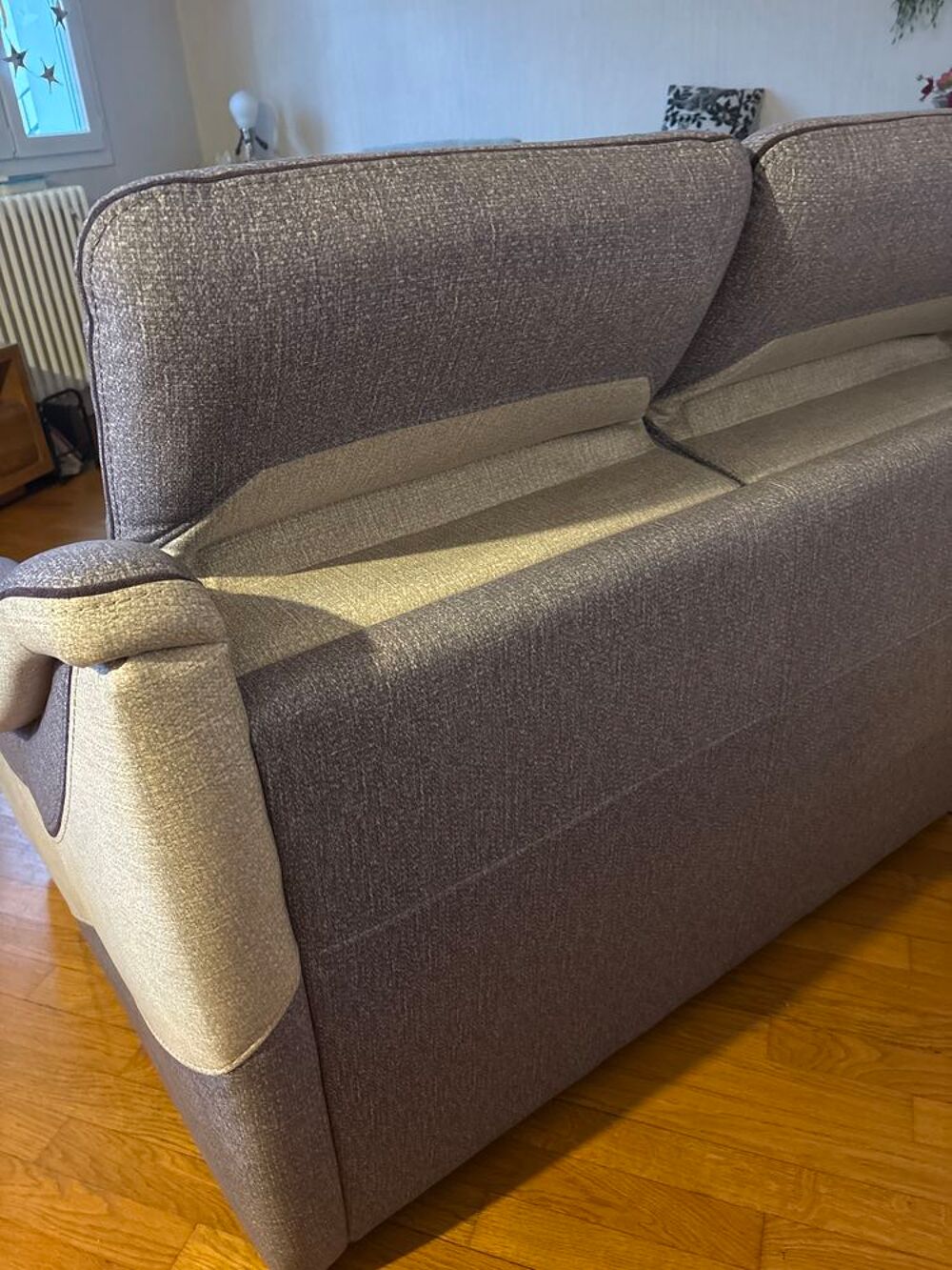 Canap&eacute; et fauteuil
L'un ou l'autre ou les 2 Meubles