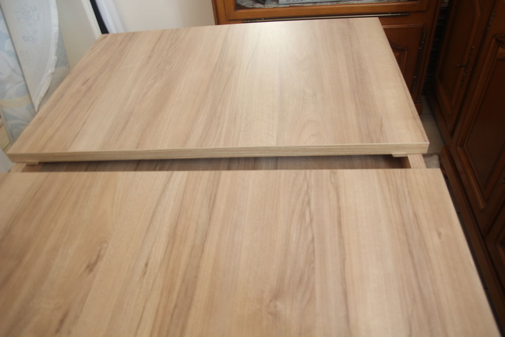 Table extensible 10 &agrave; 12 personnes avec rallonge. Meubles